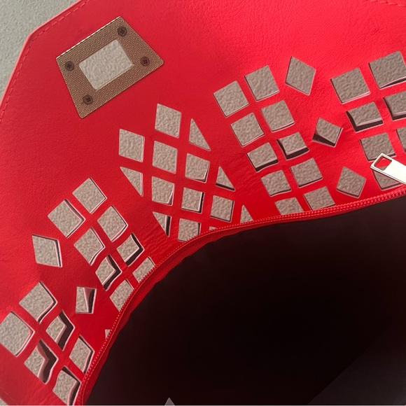 Gorgeous Clutch! - Picture 5 of 12